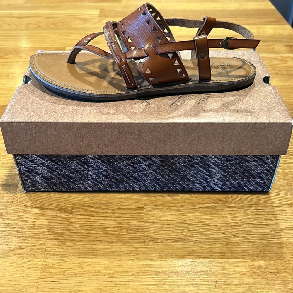 True Craft Summer Sandals